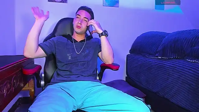 Alex smith00 online show from December 4, 12:30 am