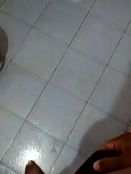 dinesh682 online show from December 4, 10:41 pm