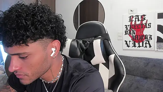 Alessandro Vanni online show from December 18, 2:35 pm