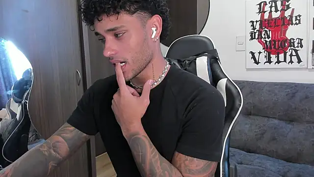 Alessandro Vanni online show from December 20, 3:19 pm