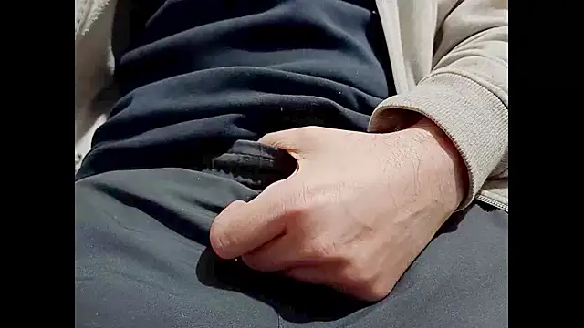 hairyuncut00 online show from December 8, 2:39 am