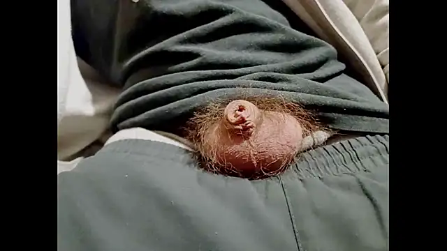 hairyuncut00 online show from December 16, 8:26 pm