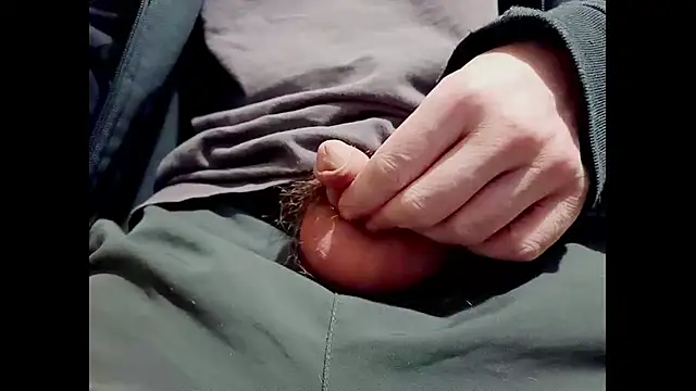 hairyuncut00 online show from December 5, 11:51 pm