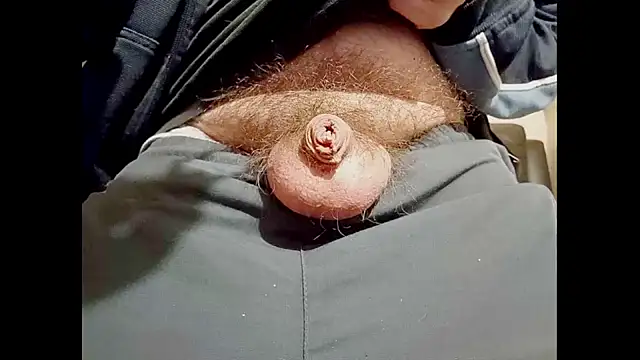 hairyuncut00 online show from December 20, 6:13 pm