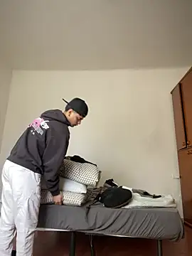 dylancrugerx online show from April 10, 9:16 am