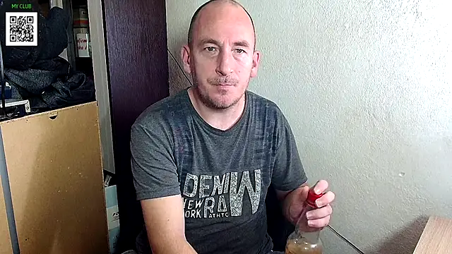 Johan   Barker online show from December 9, 4:40 pm