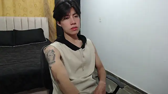 Snapshot of Elio-cam chatting on December 16, 8:41 am Elio-cam online show from December 16, 8:41 am