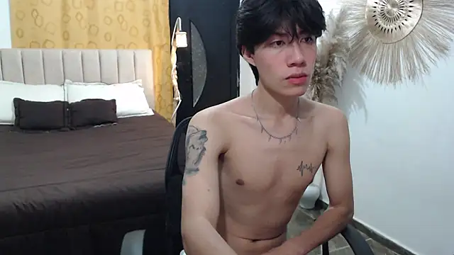 Elio-cam online show from November 19, 5:07 am