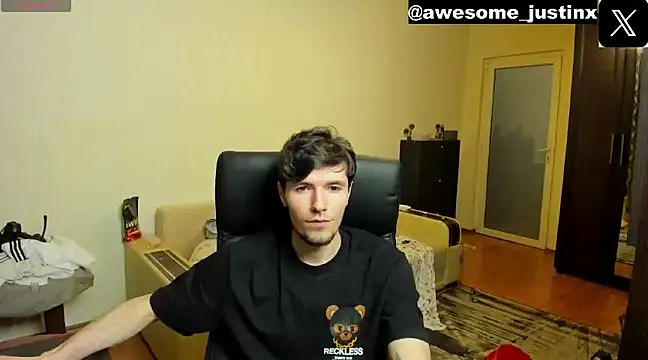 awesomejustin online show from December 5, 9:06 pm