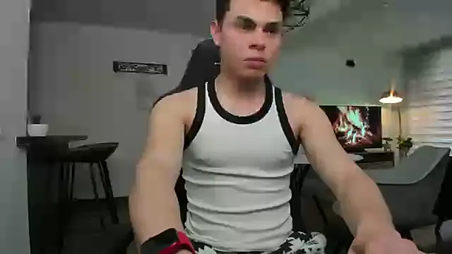 alejooo twink online show from February 24, 9:52 pm