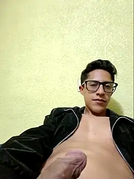 Snapshot of KevinCrz chatting on October 22, 5:00 am KevinCrz online show from October 22, 5:00 am