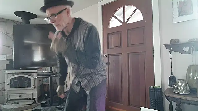 MoonDancer online show from February 11, 10:50 pm