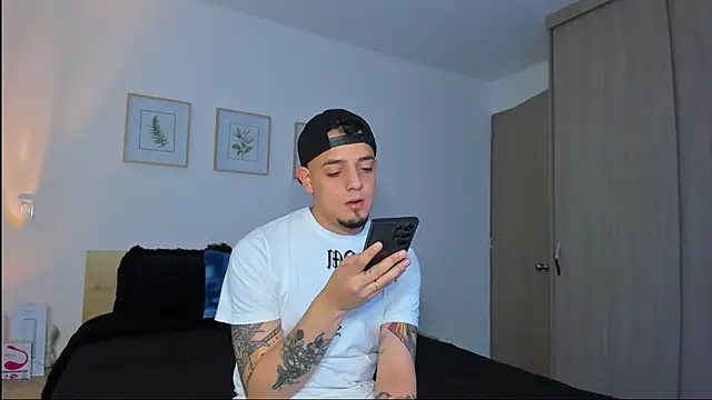 alejandro calderon1 online show from December 19, 4:53 am