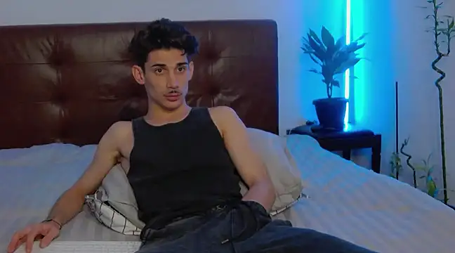 Snapshot of DanielCrush1 chatting on December 5, 4:45 pm DanielCrush1 online show from December 5, 4:45 pm