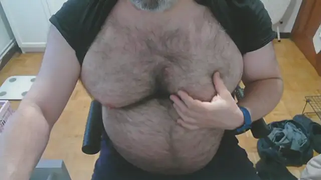 mikeyhotbear online show from May 3, 6:16 am