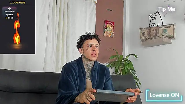 Snapshot of Aron_ford chatting on October 22, 11:47 am Aron ford online show from October 22, 11:47 am