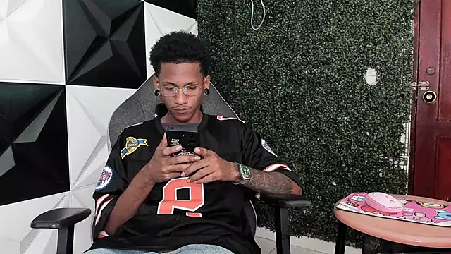 ManSant online show from April 11, 3:59 pm