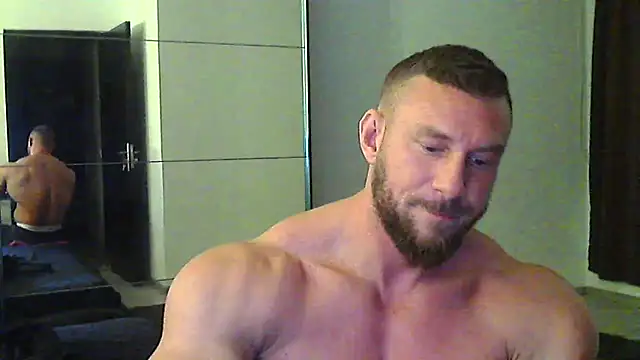 muscularkevin online show from December 19, 5:04 am