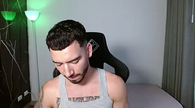 Snapshot of Dangerous-Men chatting on February 14, 11:10 pm Dangerous-Men online show from February 14, 11:10 pm