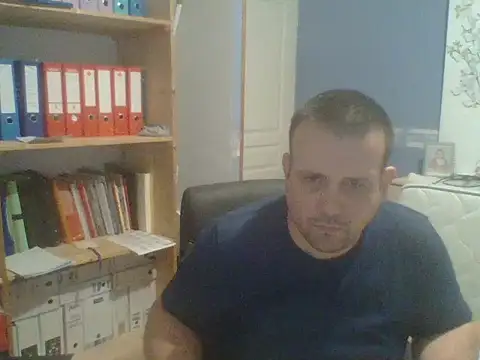 manubm03 online show from February 18, 1:31 pm