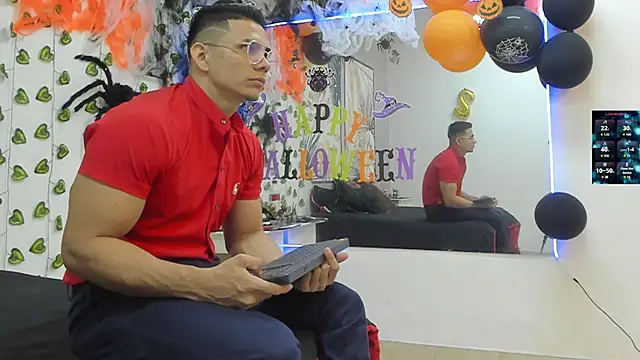 ChoreyTaiylor online show from October 12, 4:23 pm