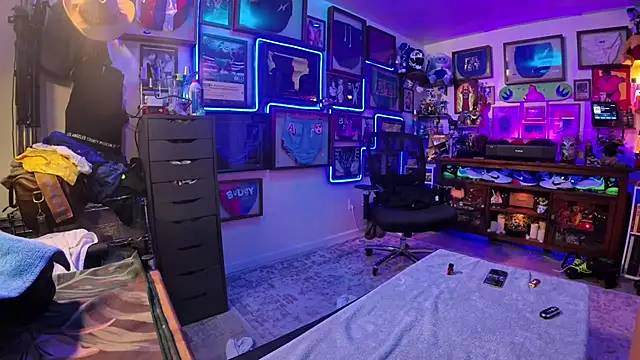 Briefs bud online show from September 12, 3:28 am