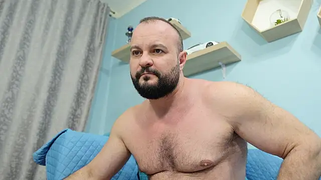 Snapshot of Muscle_Bear chatting on February 3, 3:38 pm Muscle Bear online show from February 3, 3:38 pm
