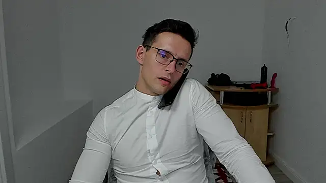 sexxymuscles4u online show from December 12, 5:59 pm