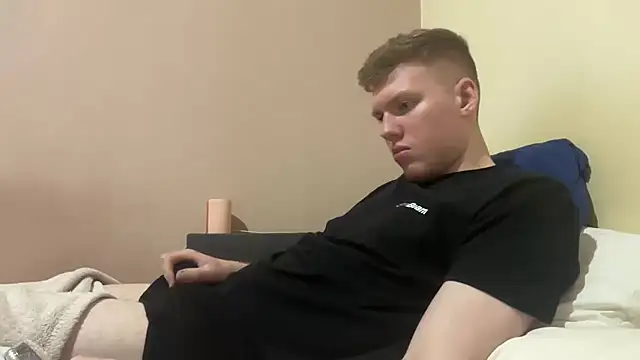 sexybooii6968 online show from April 6, 8:20 pm