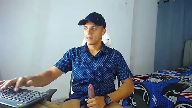 Snapshot of DavidAngell7 chatting on December 7, 4:31 am DavidAngell7 online show from December 7, 4:31 am