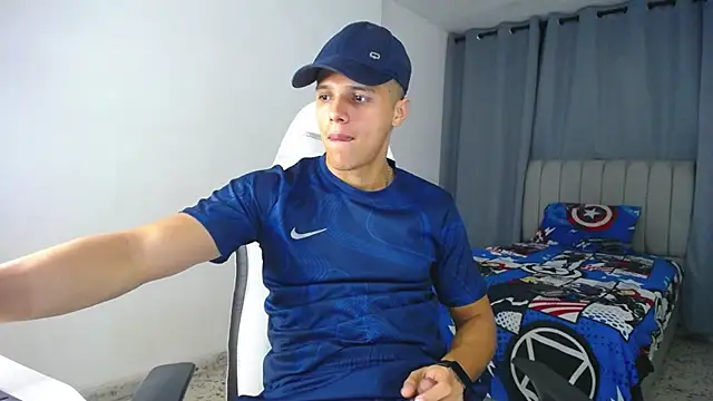 Snapshot of DavidAngell7 chatting on January 10, 3:18 am DavidAngell7 online show from January 10, 3:18 am