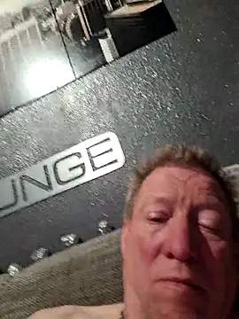 tomtom111111 online show from March 13, 7:42 pm