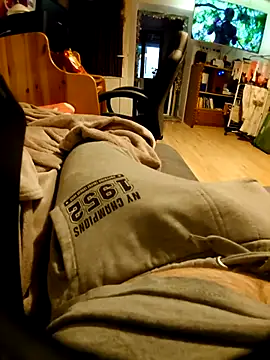 anonymus9006 online show from December 18, 2:24 pm