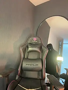 Lucas eevans online show from February 3, 3:39 pm