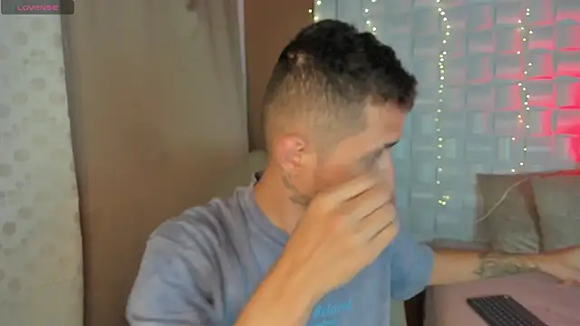 sam bisex online show from March 3, 11:11 pm