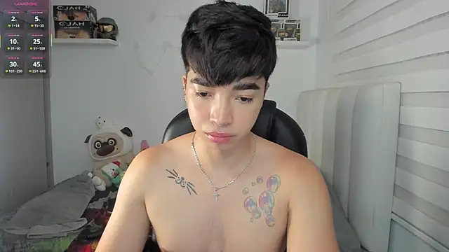 santy7v7 online show from April 8, 1:42 pm