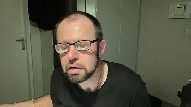 FABIOGLASSES online show from March 5, 8:49 pm