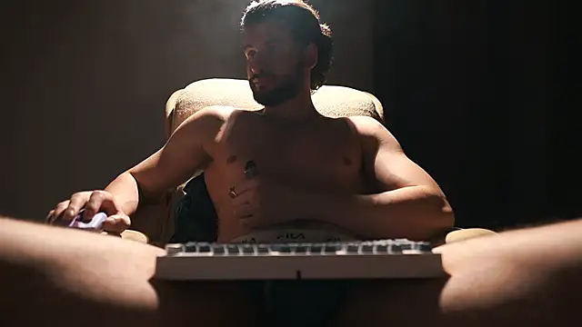 Keen   Luckystrike online show from March 11, 9:55 pm