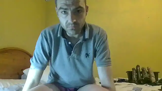 ThatGuyNextDoor1992 online show from March 4, 6:37 am