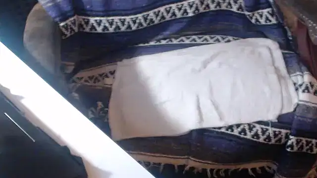 QueenDenizeAndTheCaptain online show from October 5, 5:22 am