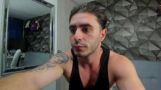 Latino stud4u online show from February 25, 3:18 am