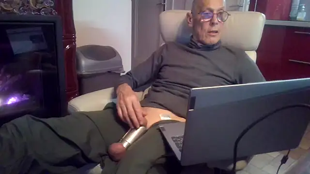 pierre5004 online show from March 17, 6:32 pm