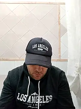 Snapshot of alex899927 chatting on October 9, 7:35 am alex899927 online show from October 9, 7:35 am