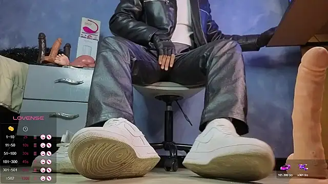 TomLover 12 online show from February 26, 5:14 pm