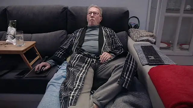 Nudelschwanz online show from March 1, 6:51 pm