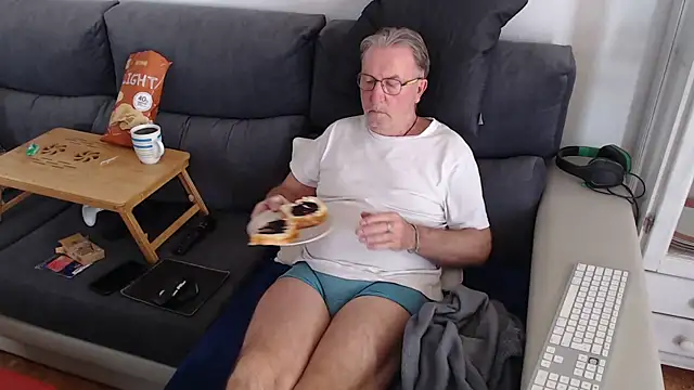 Nudelschwanz online show from March 10, 2:59 pm