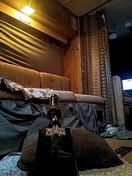 sucktraewil online show from March 19, 8:01 am