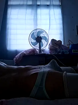 hughug123456 online show from November 29, 11:18 pm