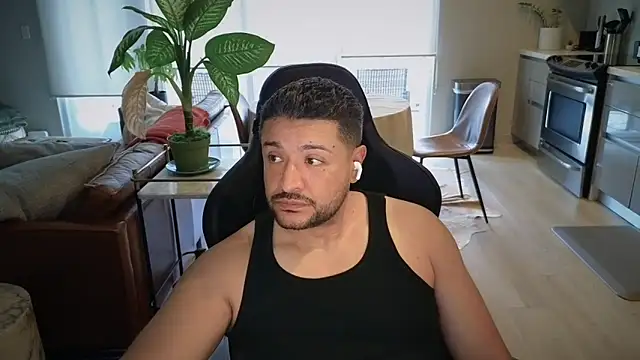 HungandThickLatin online show from November 11, 4:01 pm