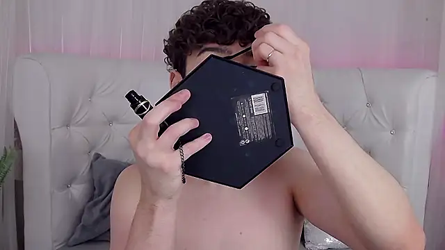 RobbyCharming online show from January 15, 4:05 am